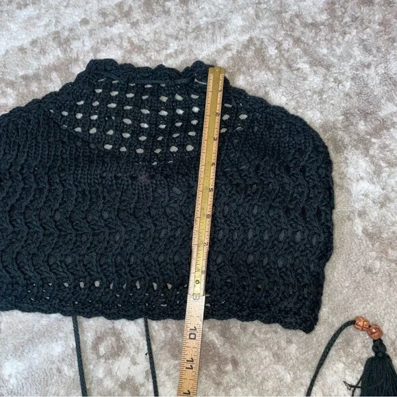 Vici IVIE CROCHET HALTER CROP TOP - BLACK in EUC cropped SZ SM 70's Boho SZ SM - Picture 8 of 12
